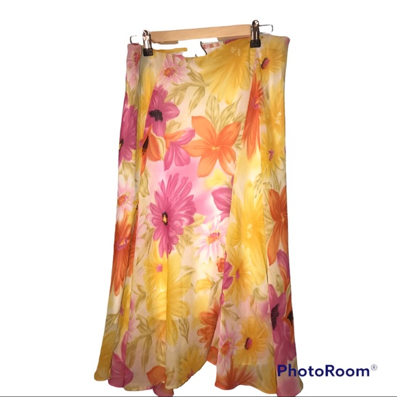 Dress Barn Dresses & Skirts - #57.  DressBarn Women’s Floral skirt -Size Large